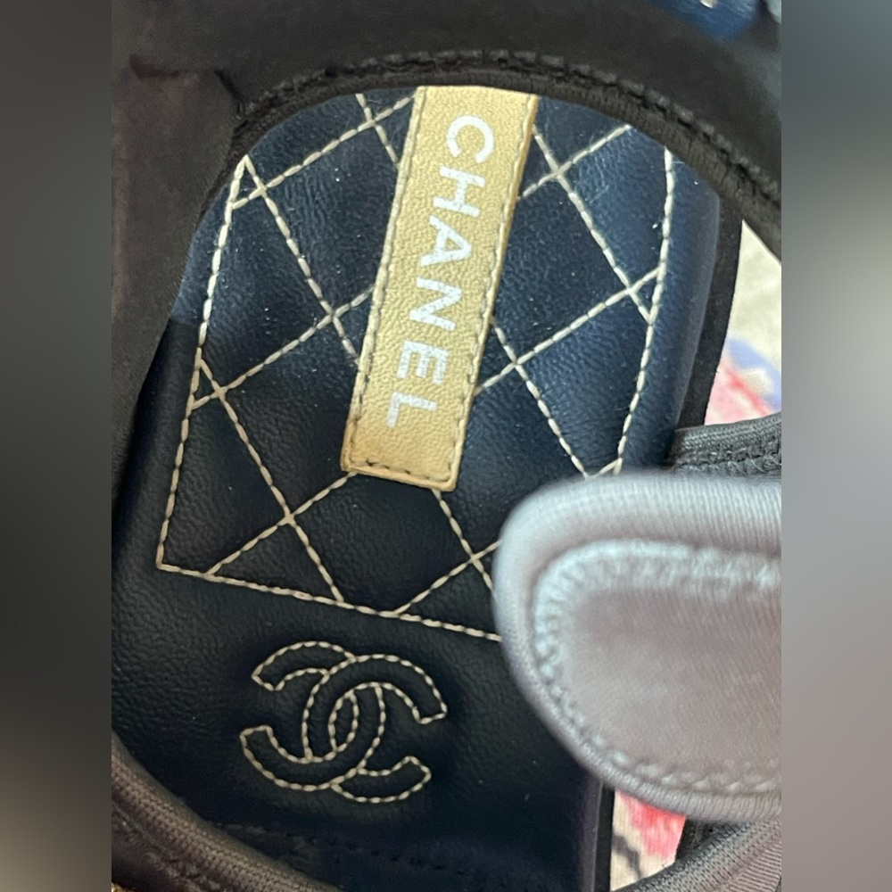 CHANEL 2021 Rubber Gladiator Sandals • Size 37.5 - Picture 11 of 16